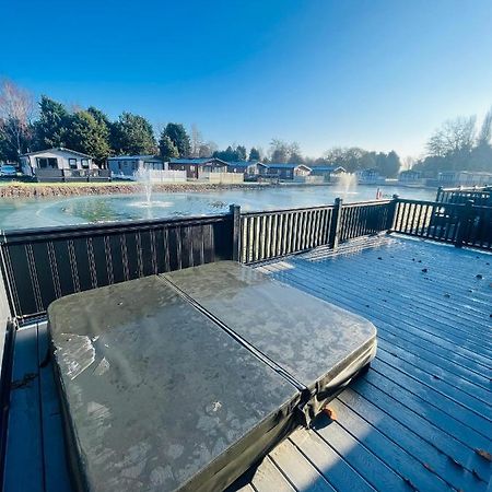 Loki'S Retreat Lodge With Hot Tub York Extérieur photo
