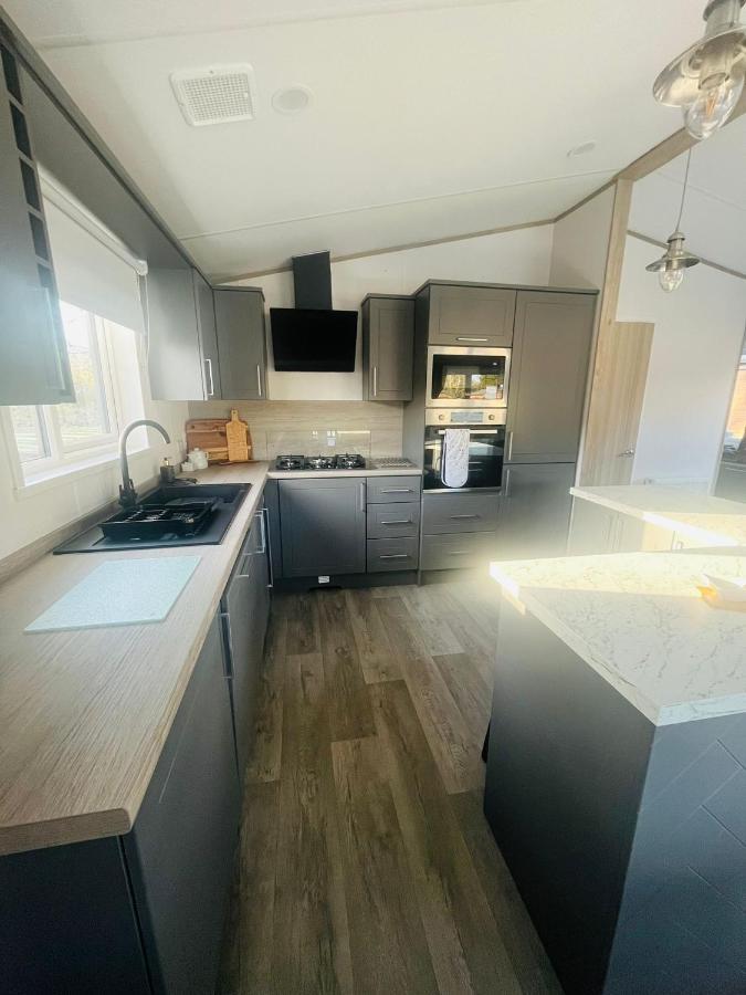 Loki'S Retreat Lodge With Hot Tub York Extérieur photo
