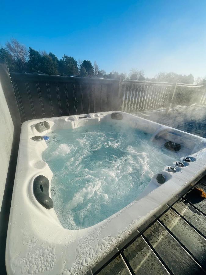 Loki'S Retreat Lodge With Hot Tub York Extérieur photo