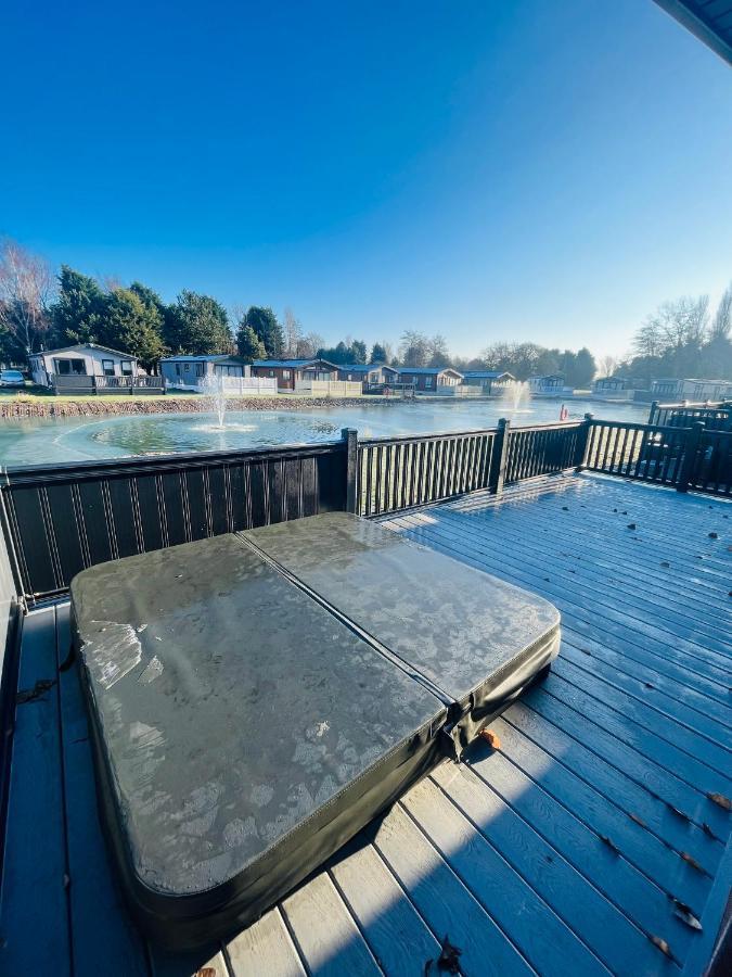 Loki'S Retreat Lodge With Hot Tub York Extérieur photo