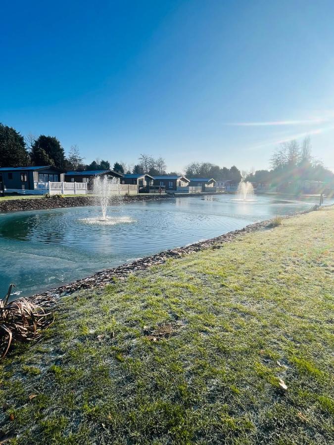 Loki'S Retreat Lodge With Hot Tub York Extérieur photo