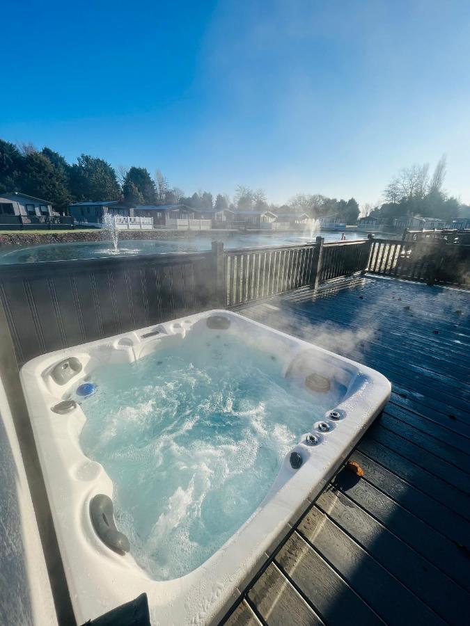 Loki'S Retreat Lodge With Hot Tub York Extérieur photo