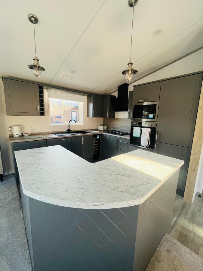 Loki'S Retreat Lodge With Hot Tub York Extérieur photo