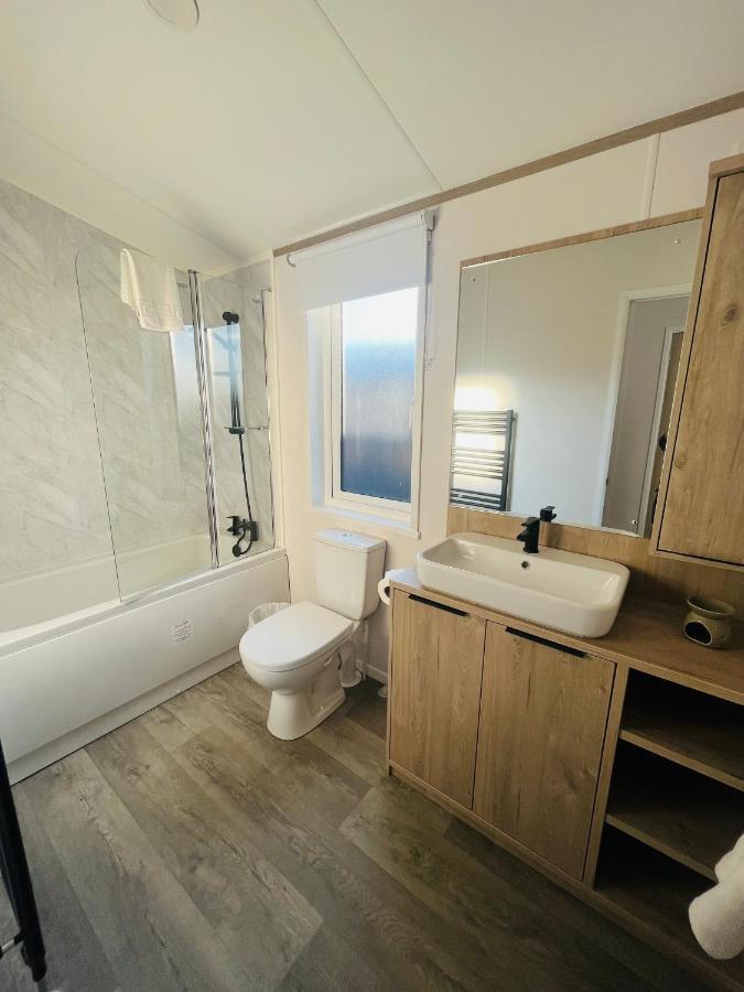 Loki'S Retreat Lodge With Hot Tub York Extérieur photo